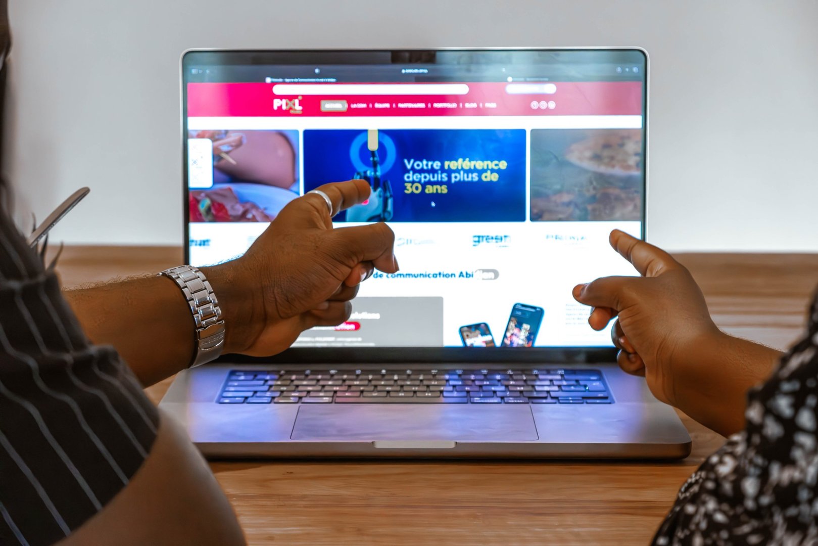 Création de site web par l'agence PIXLSTUDIO à Abidjan